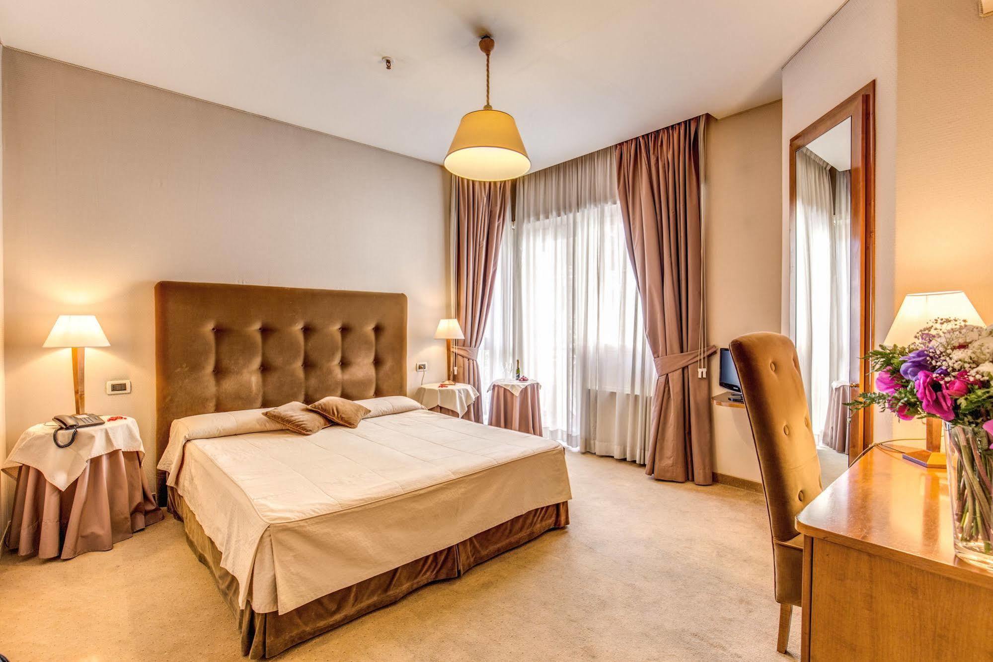 Hotel Ponte Milvio Roma Esterno foto